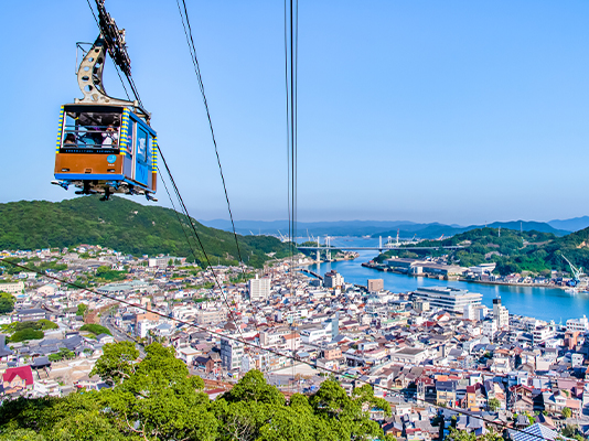 海と坂が生む美しい街並み